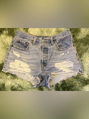 Women’s Levi's Distressed Blue Jean Shorts size 31